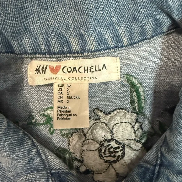 H&M Coachella Floral Embroidered Cropped Denim Jacket Women’s 2 Boho Festival - Picture 3 of 9